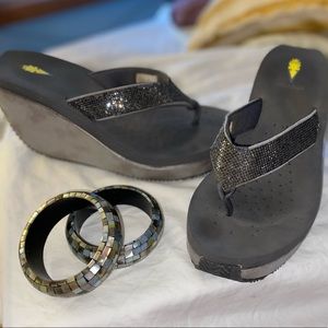 BRAND NEW: Grey/Silver Volatile* wedge flip flops size 9